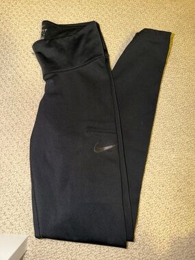 Nike Black High-Waist Performance Leggings with pocket